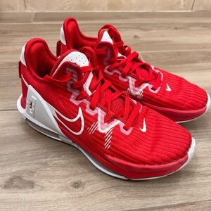 Nike Lebron Witness 6 Basketball Shoe